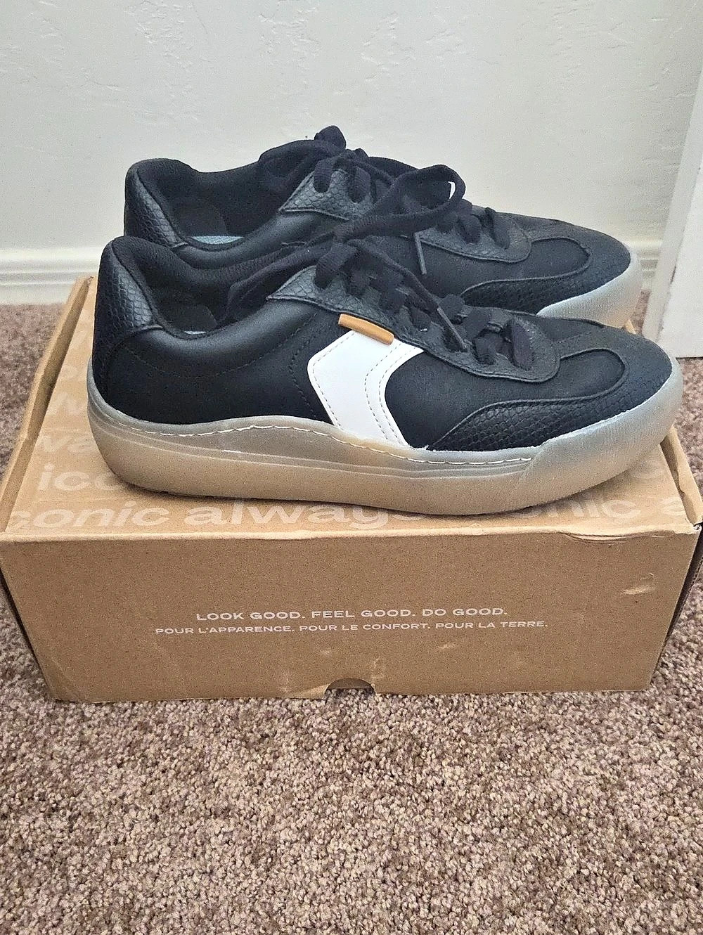 Dr. Scholl's Right On Sneaker Black & White